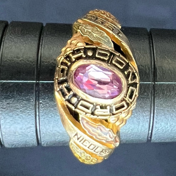 14K Yellow Gold Class Ring – Pink Stone – Size 7 – 3.8g - Picture 6 of 7